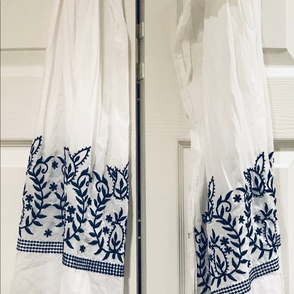 Rectangular scarf. - Picture 2 of 3